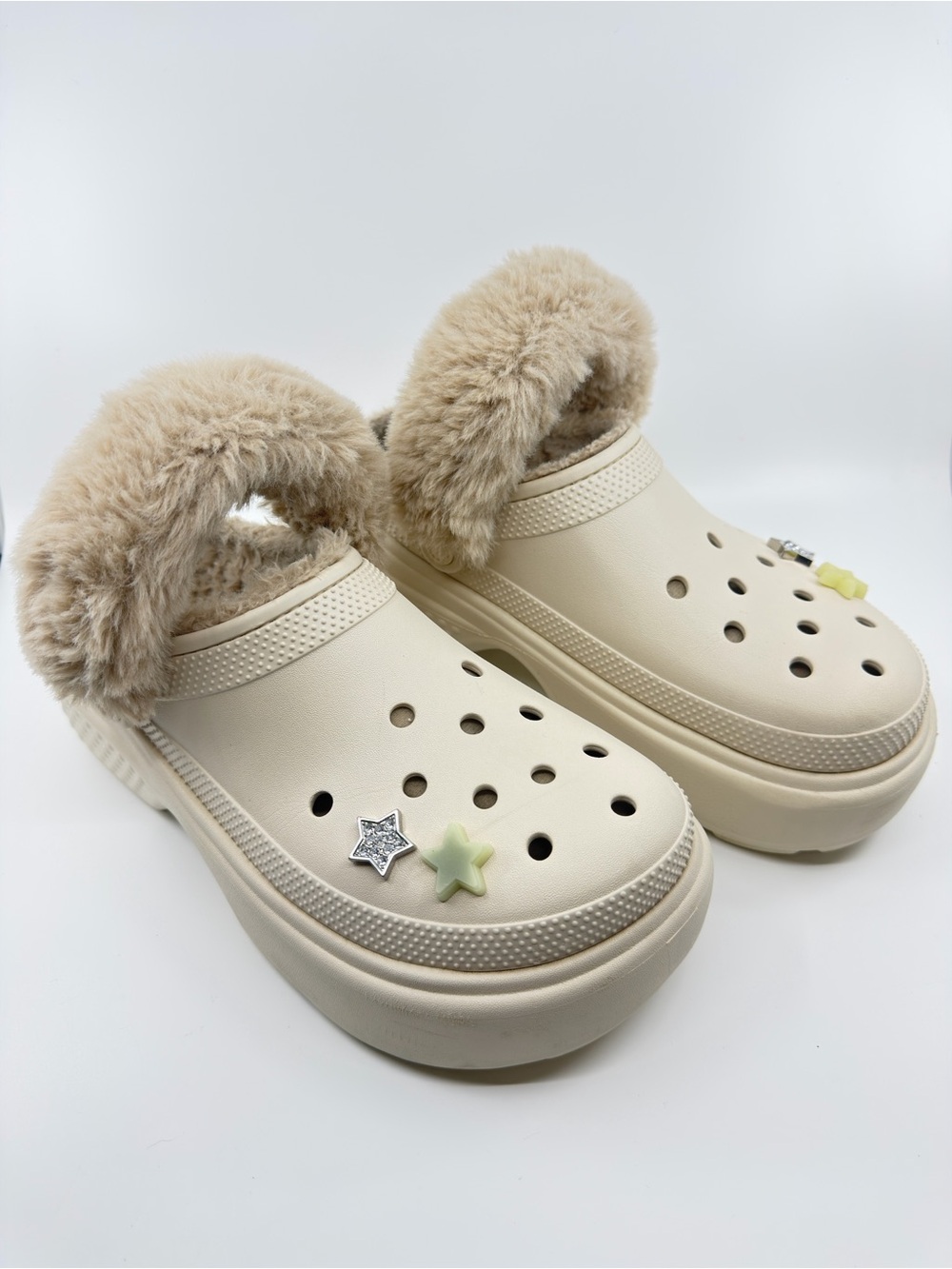 Crocs Stomp Lined Clogs color stucco, featuring a thick platform sole SZ 11